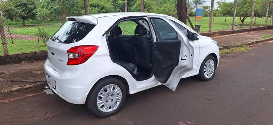 FORD KA 1.0 TI-VCT FLEX TECNO MANUAL FORD KA 1.0 TI-VCT FLEX TECNO MANUAL
